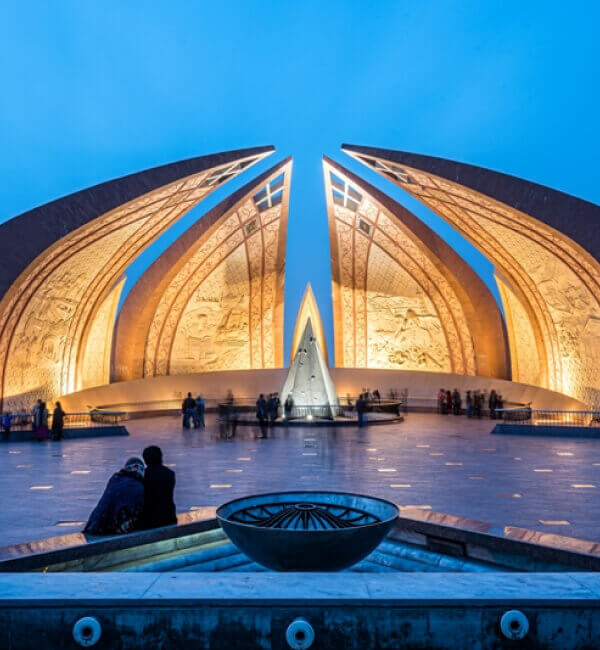 Enjoy The Beauty Of The Pakistan Monument